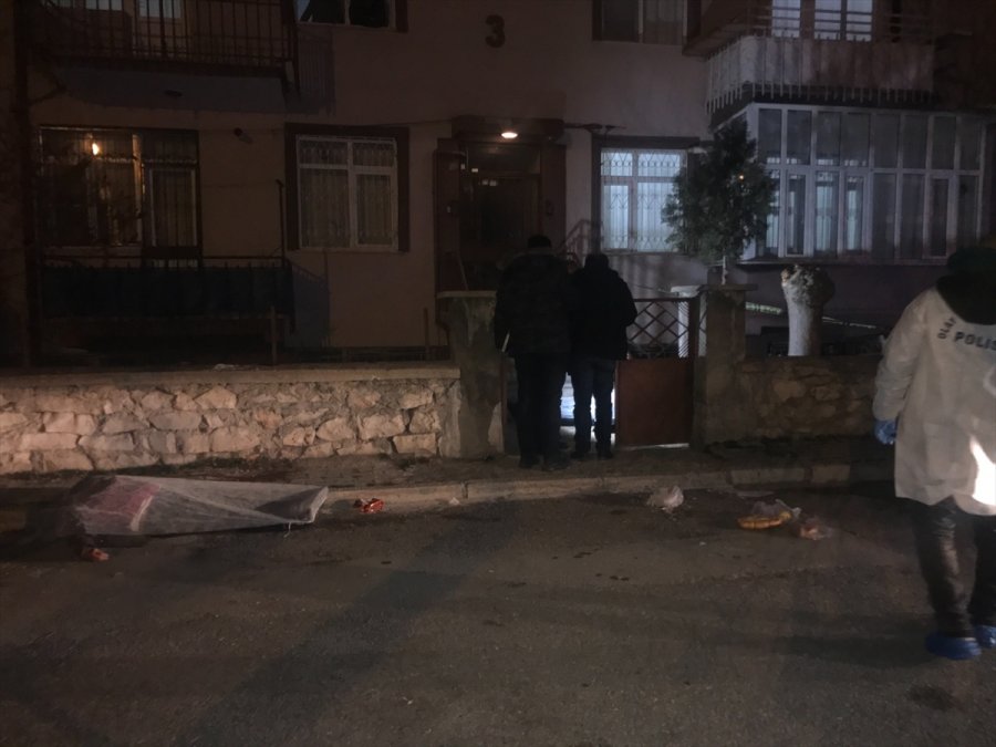 Konya'da Komşular Arasında Çıkan Kavgada Karı-koca Silahla Vurularak Öldü
