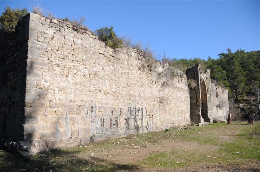 Antalya'daki Tarihi Kargıhan Ve Hamamı Yeniden Ayağa Kaldırılacak