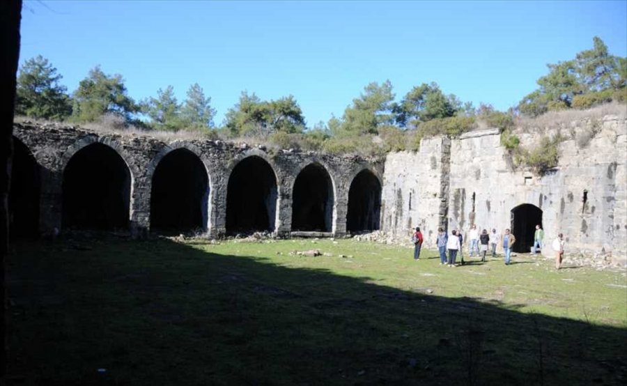 Antalya'daki Tarihi Kargıhan Ve Hamamı Yeniden Ayağa Kaldırılacak