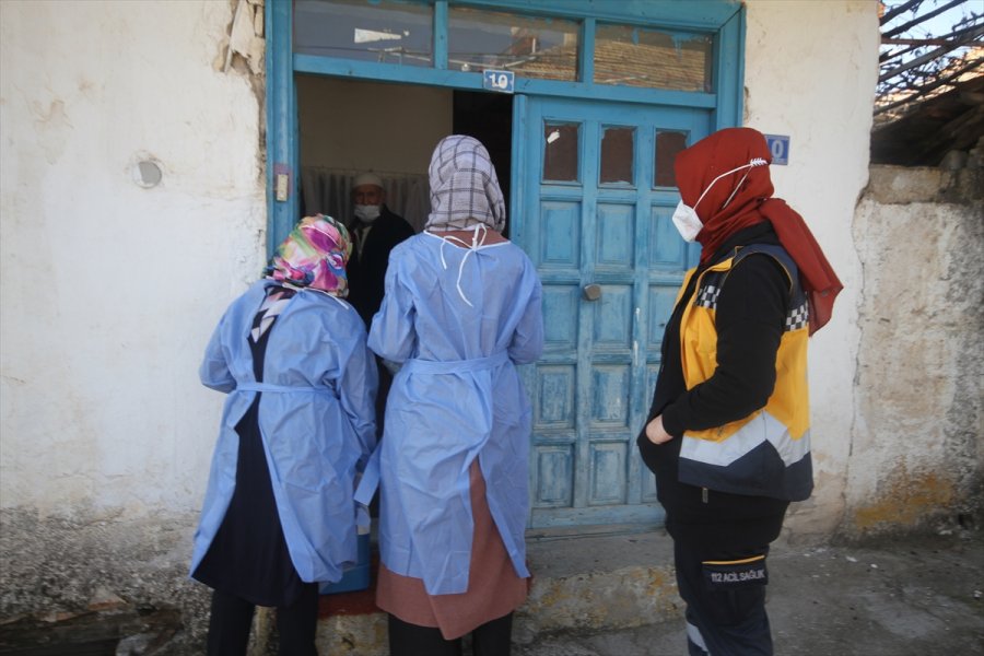 Beyşehir'de 103 Yaşındaki Hatice Şanlı'ya Coronavac Aşısı Uygulandı