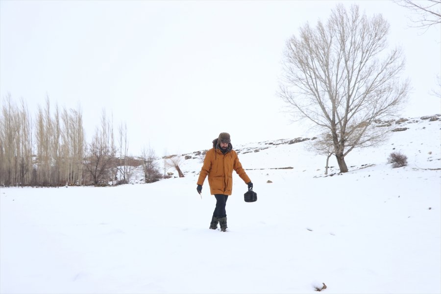 Doğada Yaptığı Yemeklerle Kentleri Tanıtıyor