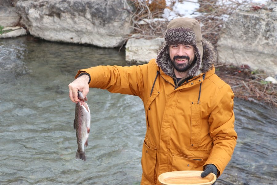 Doğada Yaptığı Yemeklerle Kentleri Tanıtıyor