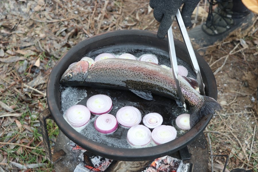 Doğada Yaptığı Yemeklerle Kentleri Tanıtıyor