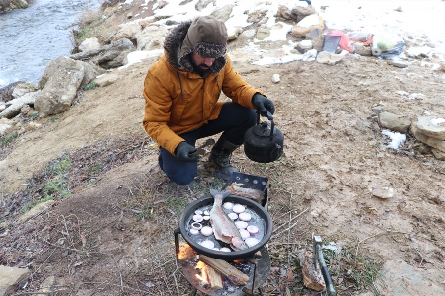 Doğada Yaptığı Yemeklerle Kentleri Tanıtıyor