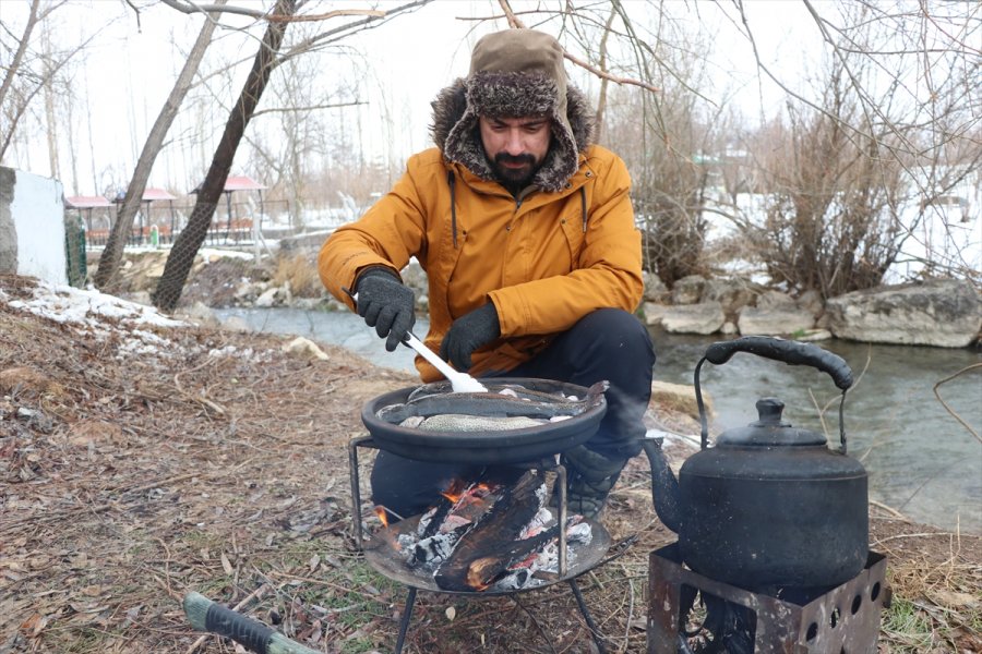 Doğada Yaptığı Yemeklerle Kentleri Tanıtıyor