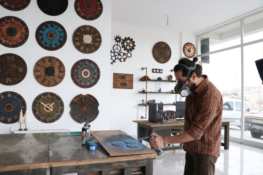 Duvar Saati Üreten Çift, Devlet Desteğiyle Yurt Dışına Açıldı