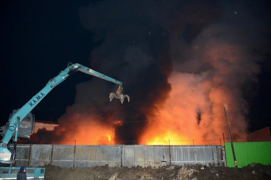 Eskişehir'de Geri Dönüşüm Fabrikasında Yangın