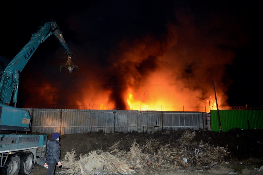 Eskişehir'de Geri Dönüşüm Fabrikasında Yangın