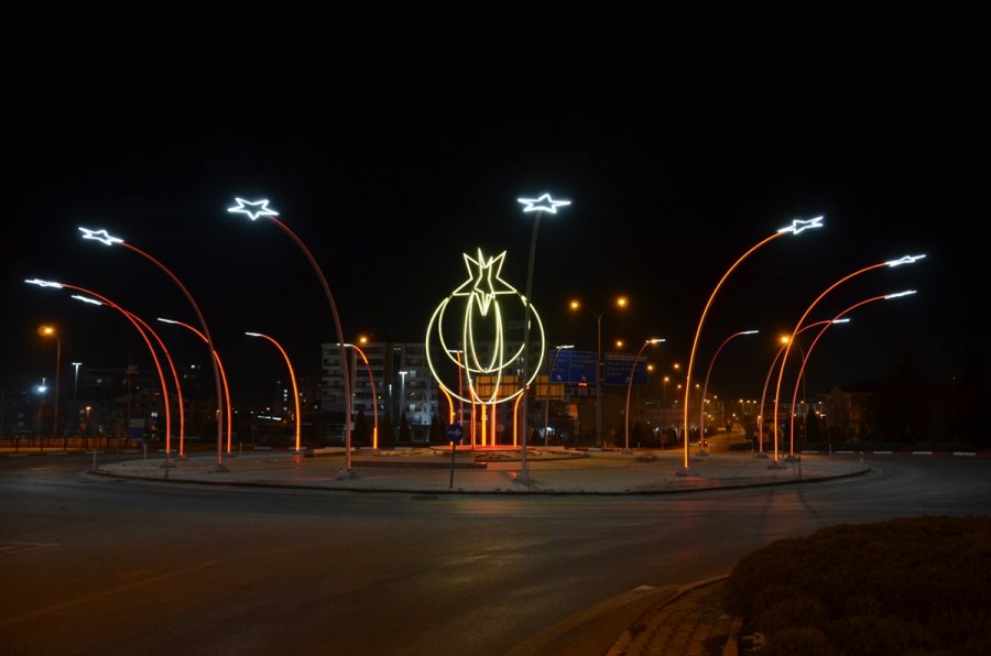 Konya, Karaman, Aksaray Ve Afyonkarahisar'da Sokağa Çıkma Kısıtlamasına Uyuluyor