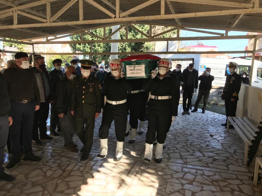 Mersin'de Hayatını Kaybeden Kıbrıs Gazisinin Cenazesi Toprağa Verildi