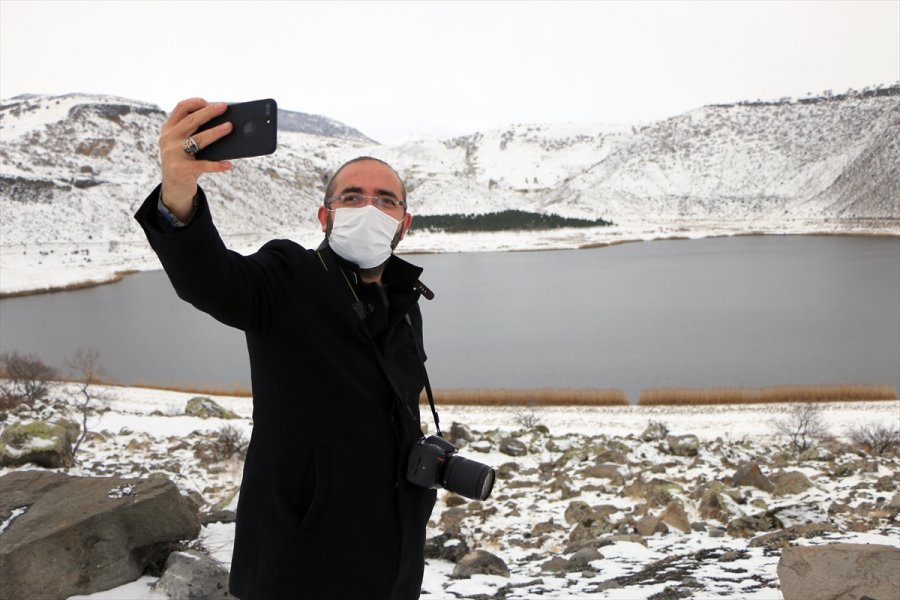 Aksaray'daki Narlıgöl, Karlı Görüntüsüyle Ziyaretçilerine Güzellik Sunuyor