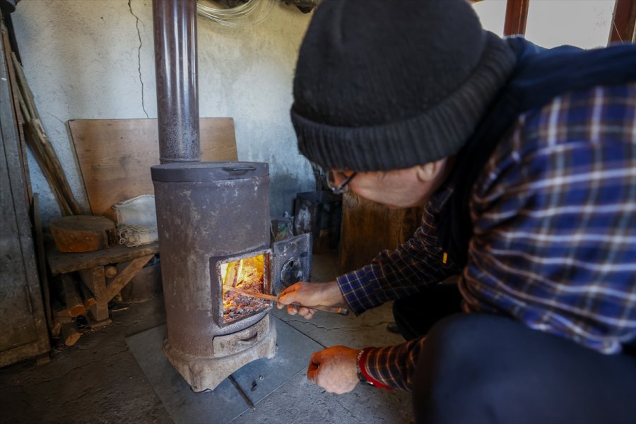 Tarih Kitaplarından Esinlenerek Başladığı Bıçak Yapımının Aranan Ustası Oldu