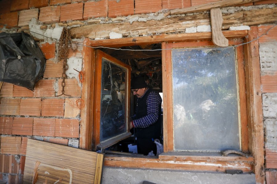 Tarih Kitaplarından Esinlenerek Başladığı Bıçak Yapımının Aranan Ustası Oldu
