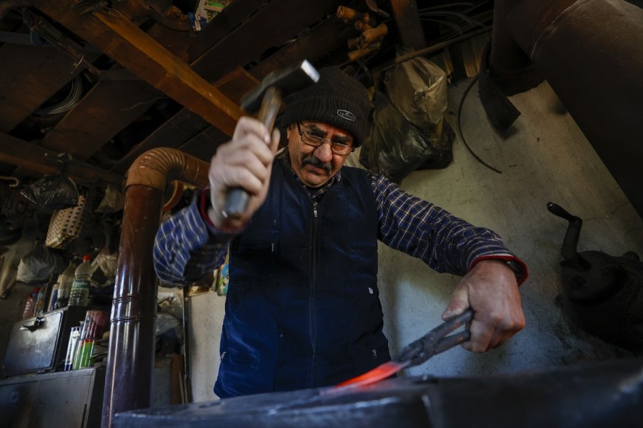 Tarih Kitaplarından Esinlenerek Başladığı Bıçak Yapımının Aranan Ustası Oldu