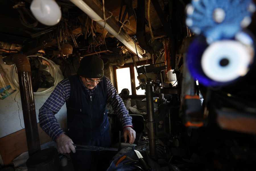 Tarih Kitaplarından Esinlenerek Başladığı Bıçak Yapımının Aranan Ustası Oldu