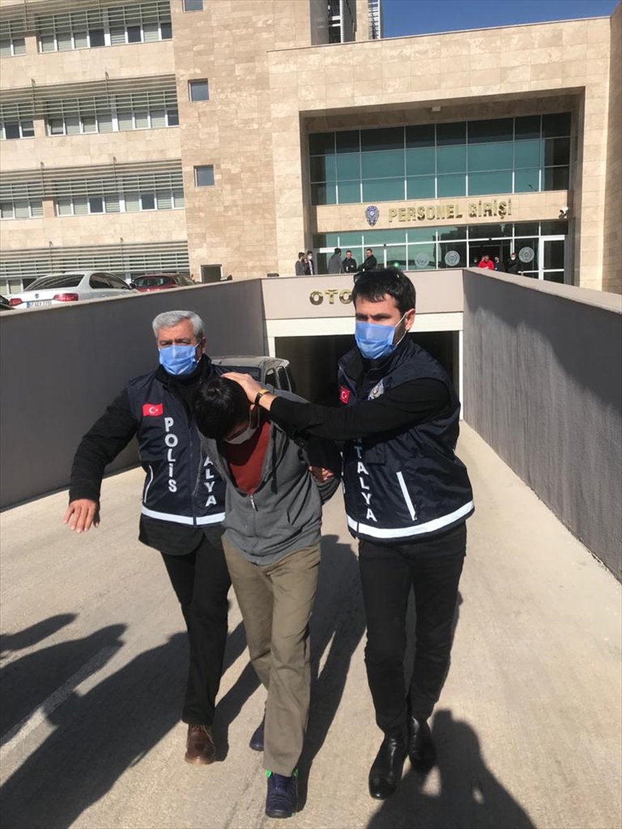 Antalya'da Yaşlı Kadının Darbedilerek Öldürülmesiyle İlgili Gözaltına Alınan 2 Zanlı Tutuklandı