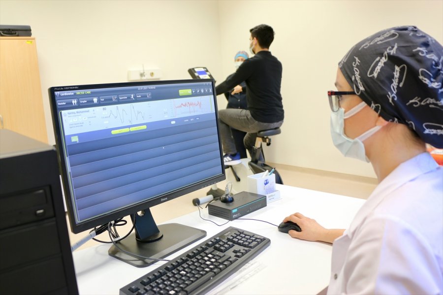 Kovid-19'u Yenenler En Çok Eklem Ağrıları, Halsizlik Ve Yorgunluktan Yakınıyor