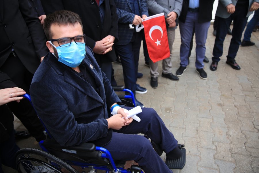 Antalya'da Gaziyi Darbettiği Öne Sürülen Baba İle Oğlunun Tutuklanmamasına Tepki