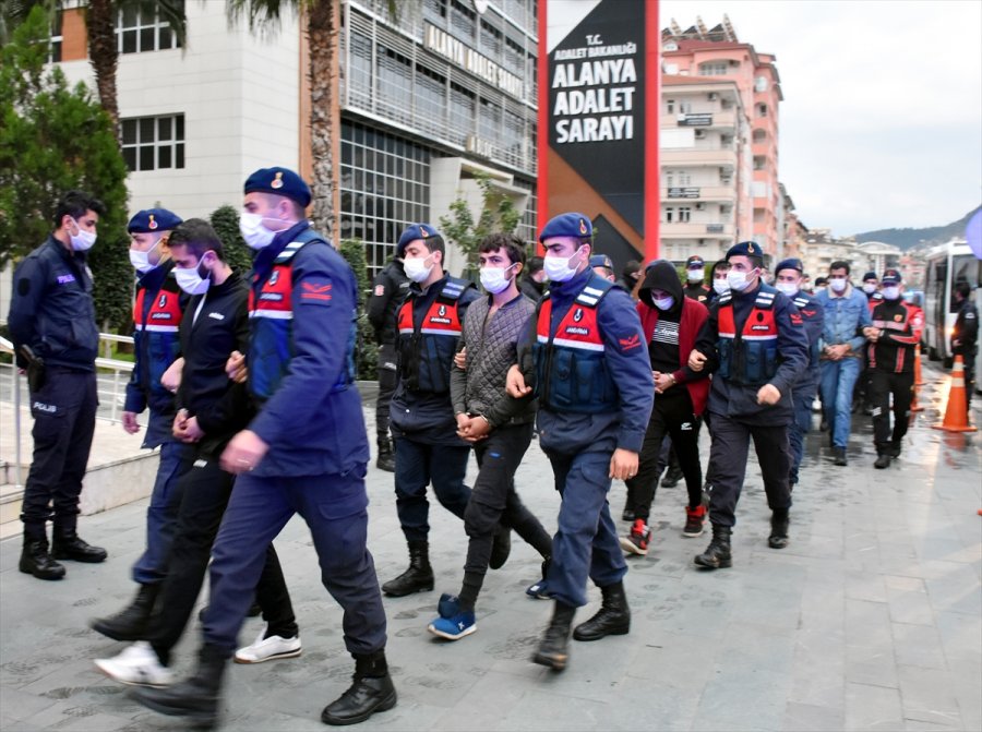 Antalya'da Uyuşturucu Operasyonunda Yakalanan 42 Şüpheliden 25'i Adliyede