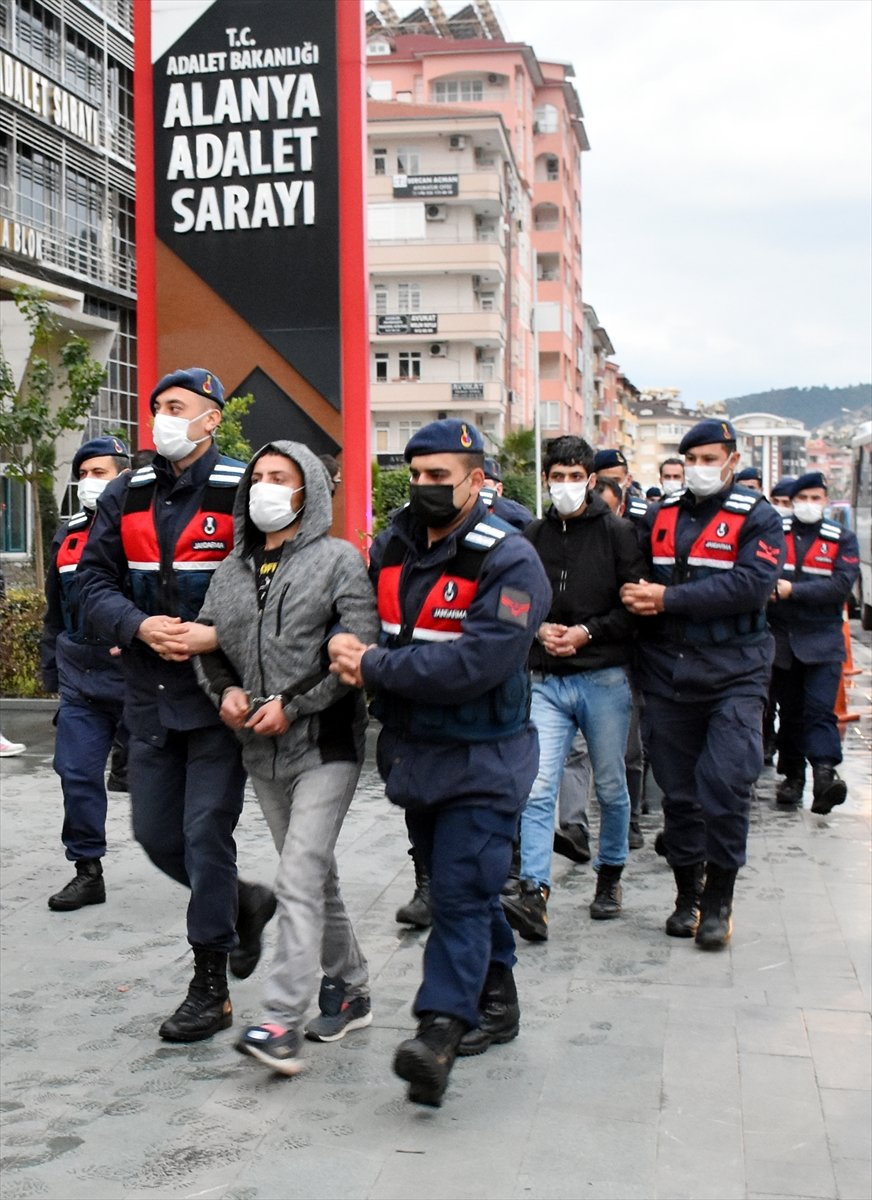Antalya'da Uyuşturucu Operasyonunda Yakalanan 42 Şüpheliden 25'i Adliyede