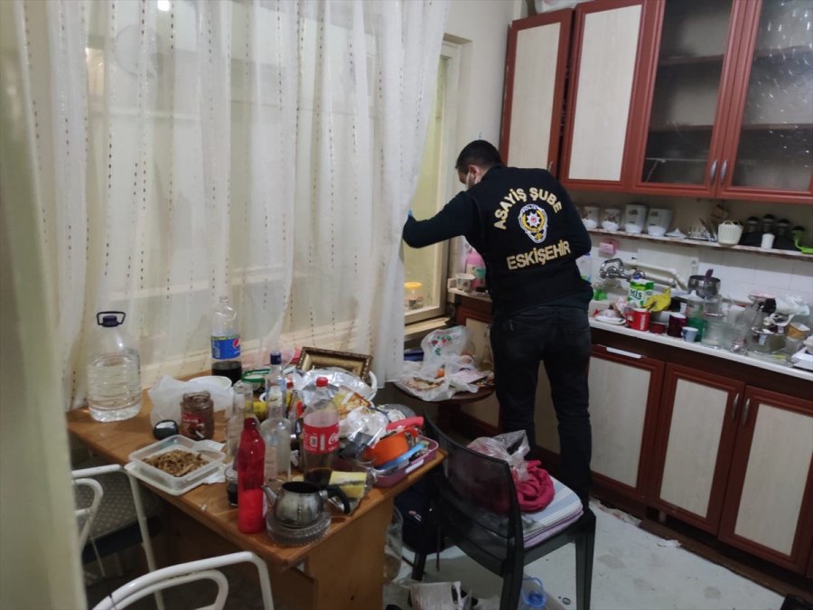 Eskişehir'de Oto Yıkamacıda Çalışanlarla Müşteriler Arasında Kavga: 2 Yaralı