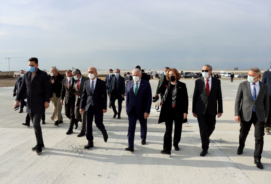 Hazine Ve Maliye Bakanı Elvan, Yapımı Süren Çukurova Havalimanı'nı İnceledi