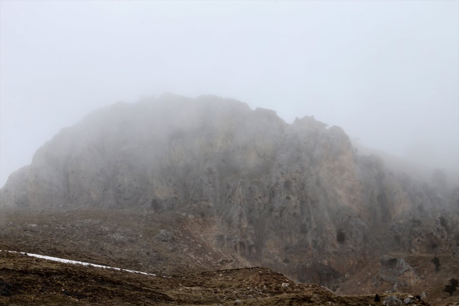 Antalya'nın Yüksek Kesimlerinde Sis Etkili Oluyor
