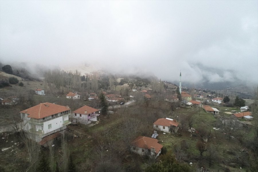 Antalya'nın Yüksek Kesimlerinde Sis Etkili Oluyor