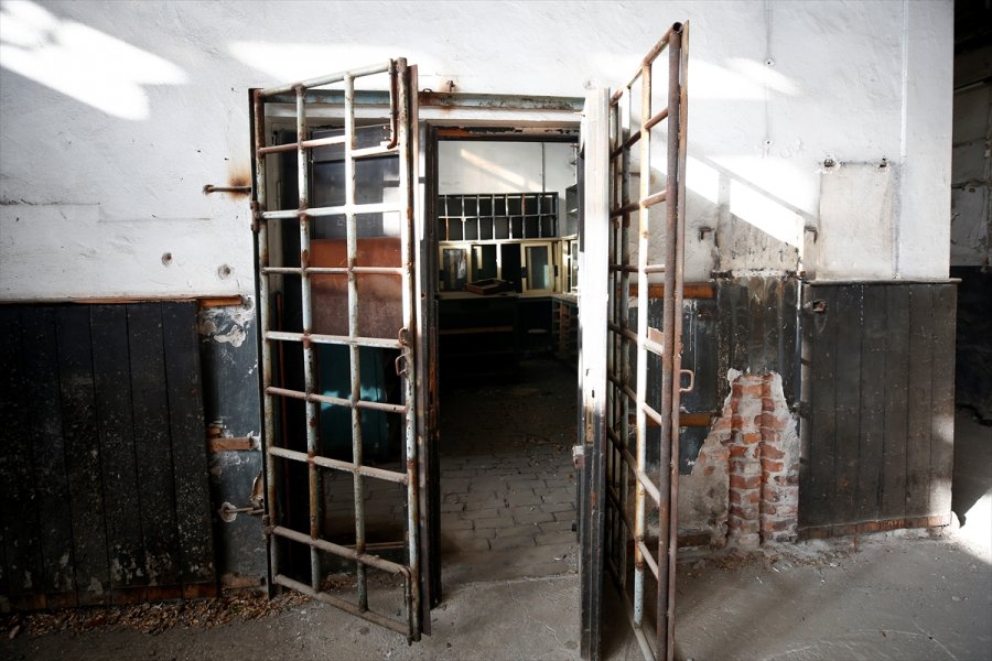 Eğitim Yuvasına Dönüştürülen Sümerbank Bez Fabrikası Tarihin İzlerini Taşıyor