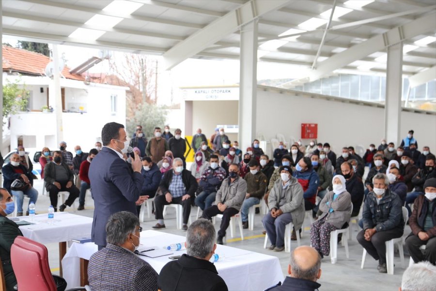 Kaş Belediye Başkanı Mutlu Ulutaş Esnafla Bir Araya Geldi