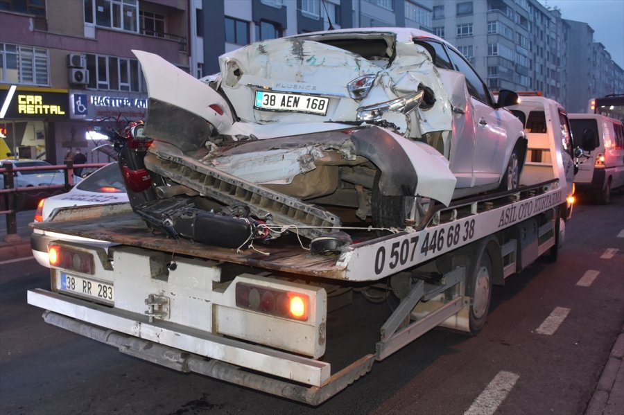 Kayseri'de Zincirleme Trafik Kazası: 7 Yaralı