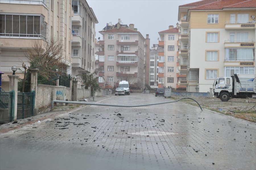 Akşehir'de Şiddetli Rüzgar Hayatı Olumsuz Etkiledi