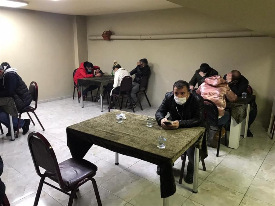 Eskişehir'de Mühürlü Dernek Binalarında Kumar Oynayan 63 Kişiye 282 Bin 618 Lira Ceza