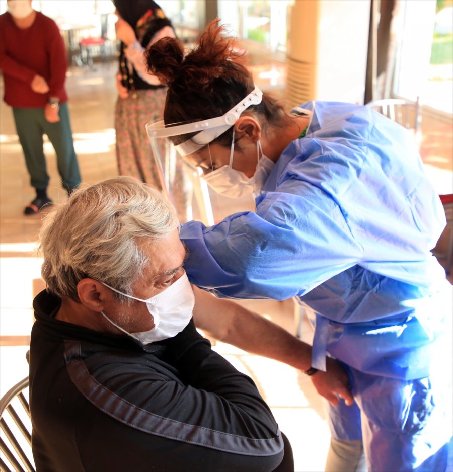 Huzurevi Sakinleri Kovid-19 Aşısı Uygulamasından Memnun