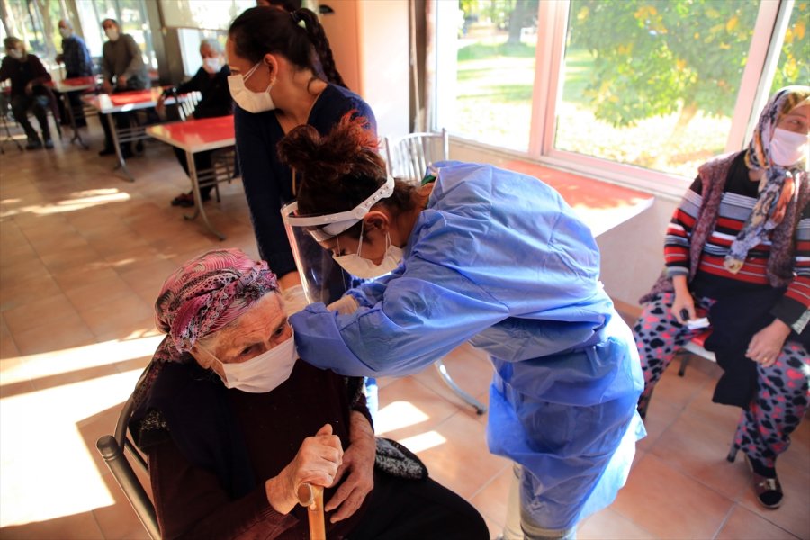 Huzurevi Sakinleri Kovid-19 Aşısı Uygulamasından Memnun