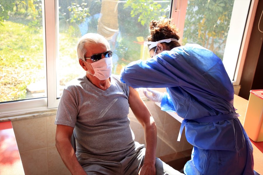 Huzurevi Sakinleri Kovid-19 Aşısı Uygulamasından Memnun