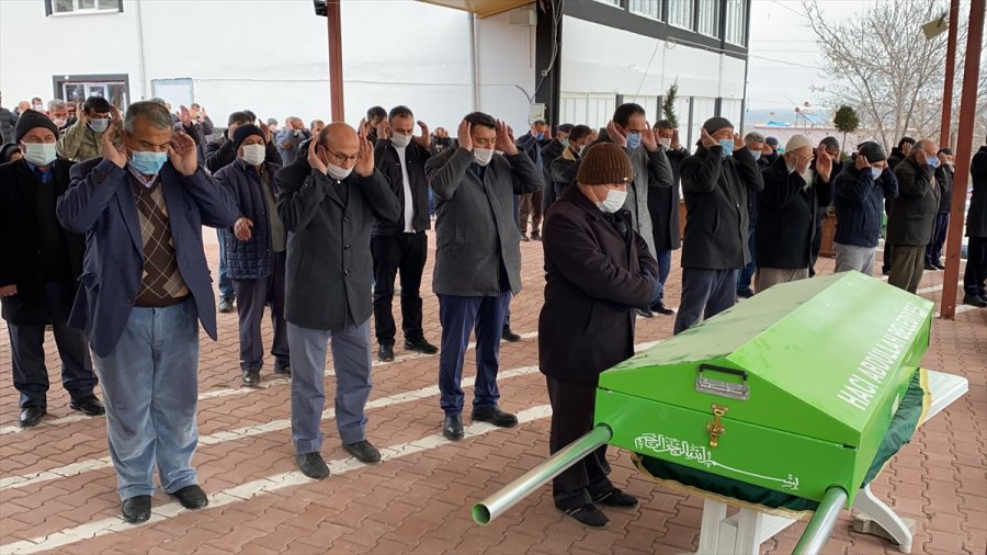 Niğde'de Karbonmonoksitten Zehirlenen 3 Çocuk Annesi Toprağa Verildi