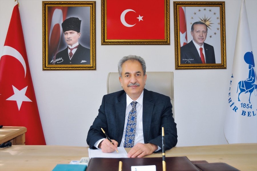 Akşehir Belediyesi Bazı Esnaf Ve Okul Servisçilerine Maddi Yardımda Bulundu