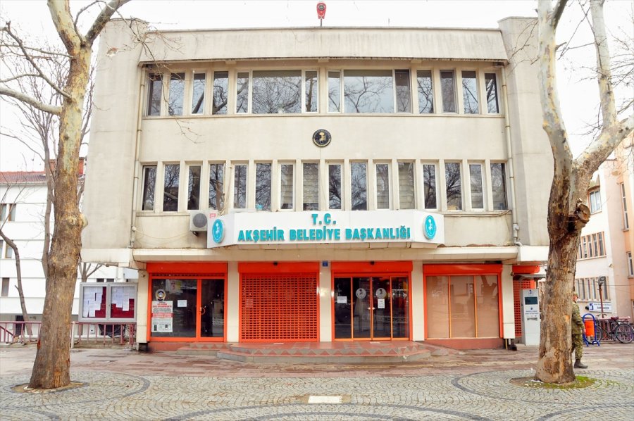 Akşehir Belediyesi Bazı Esnaf Ve Okul Servisçilerine Maddi Yardımda Bulundu