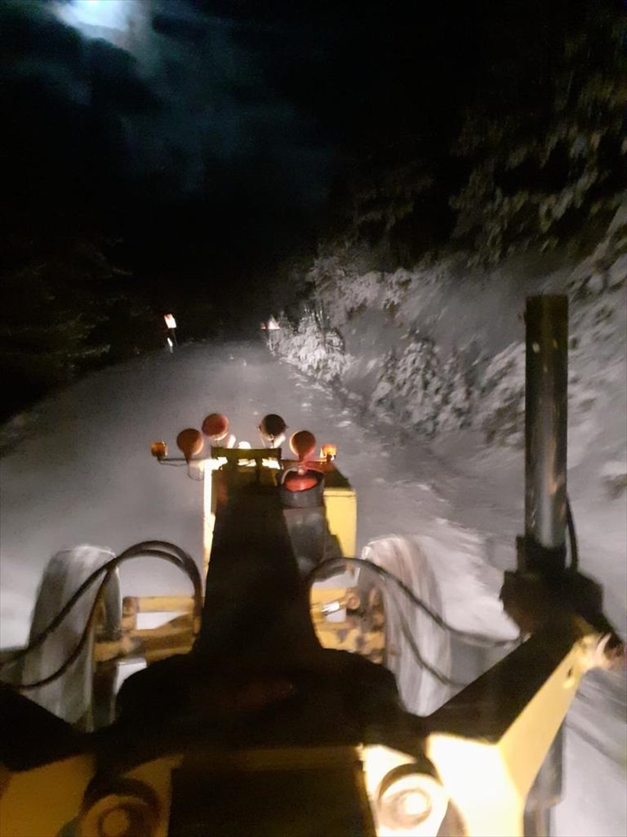 Akşehir'de Kardan Kapanan Yollar Açıldı