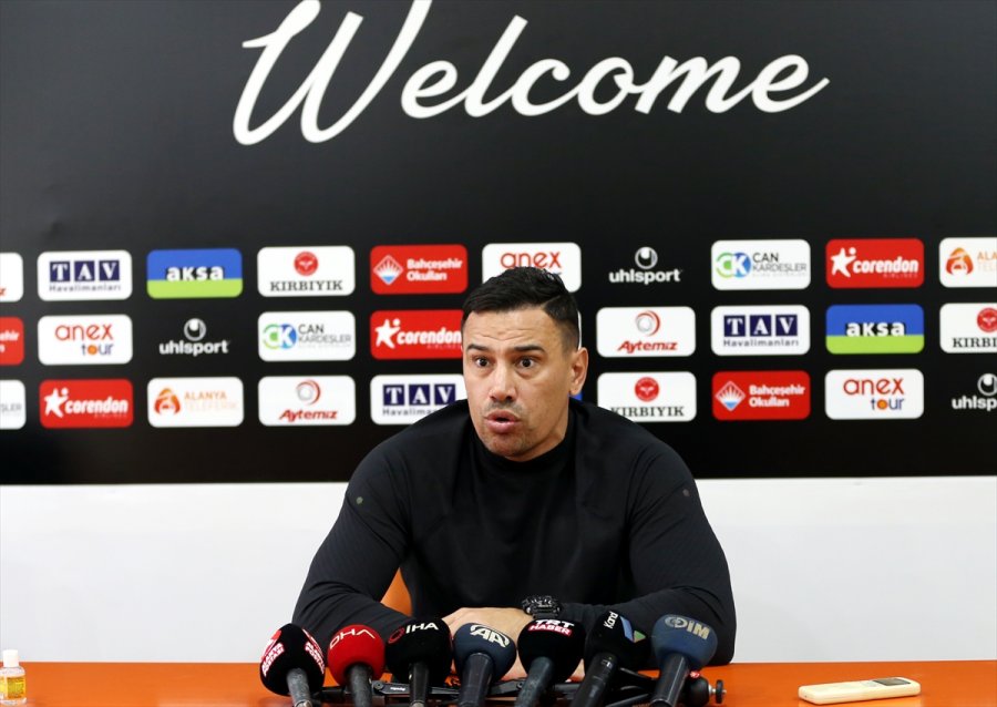Aytemiz Alanyaspor Teknik Direktörü Çağdaş Atan, Ligin İlk Yarısını Değerlendirdi: