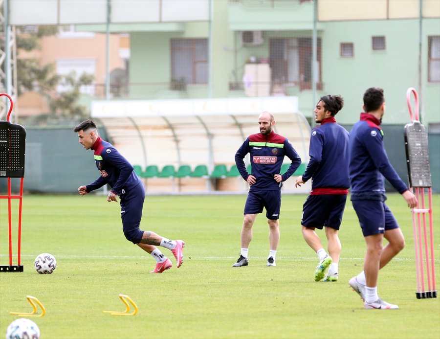 Aytemiz Alanyaspor Teknik Direktörü Çağdaş Atan, Ligin İlk Yarısını Değerlendirdi: