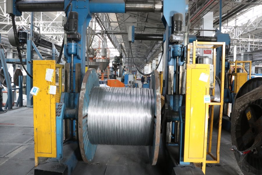 Dünyanın Enerji Ve Haberleşme Kablosunda 