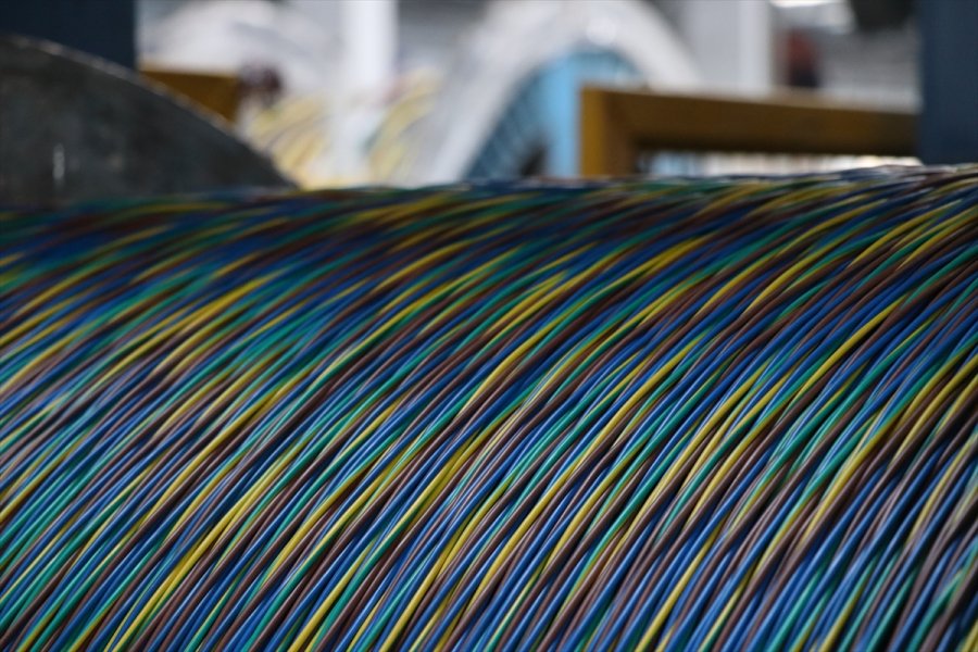 Dünyanın Enerji Ve Haberleşme Kablosunda 