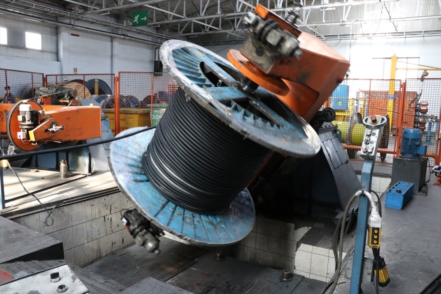 Dünyanın Enerji Ve Haberleşme Kablosunda 