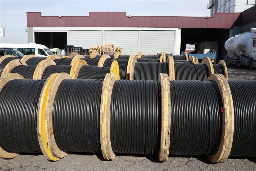 Dünyanın Enerji Ve Haberleşme Kablosunda 