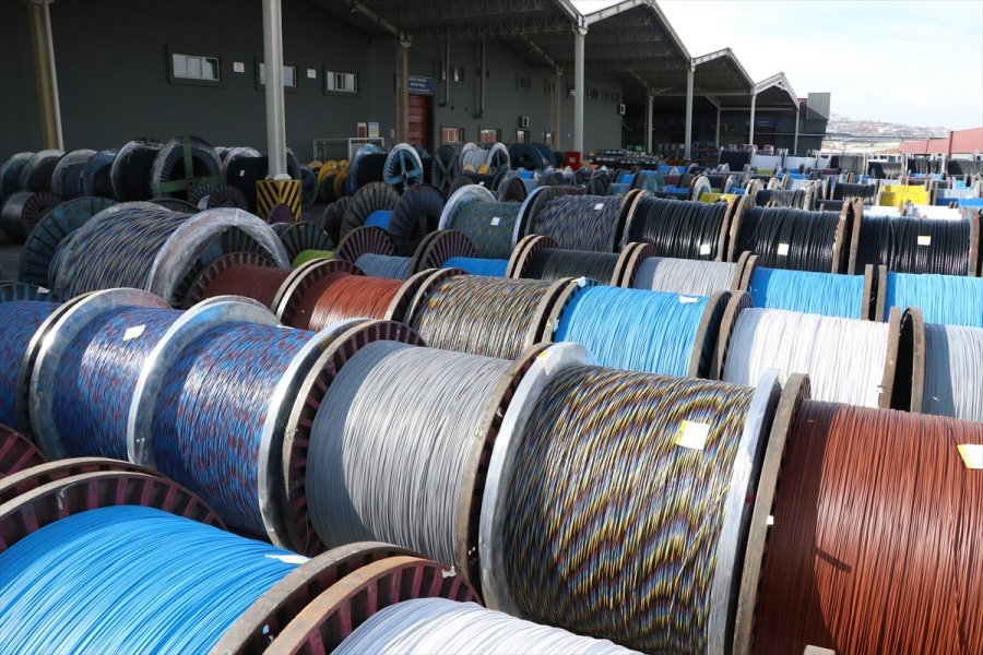 Dünyanın Enerji Ve Haberleşme Kablosunda 