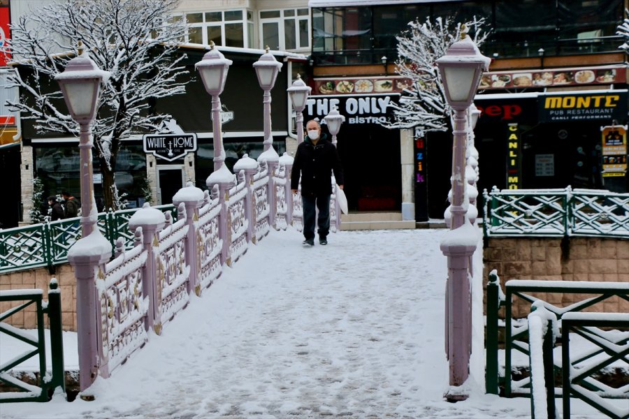 Eskişehir Ve Kütahya'da Kar Yağışı Etkili Oldu