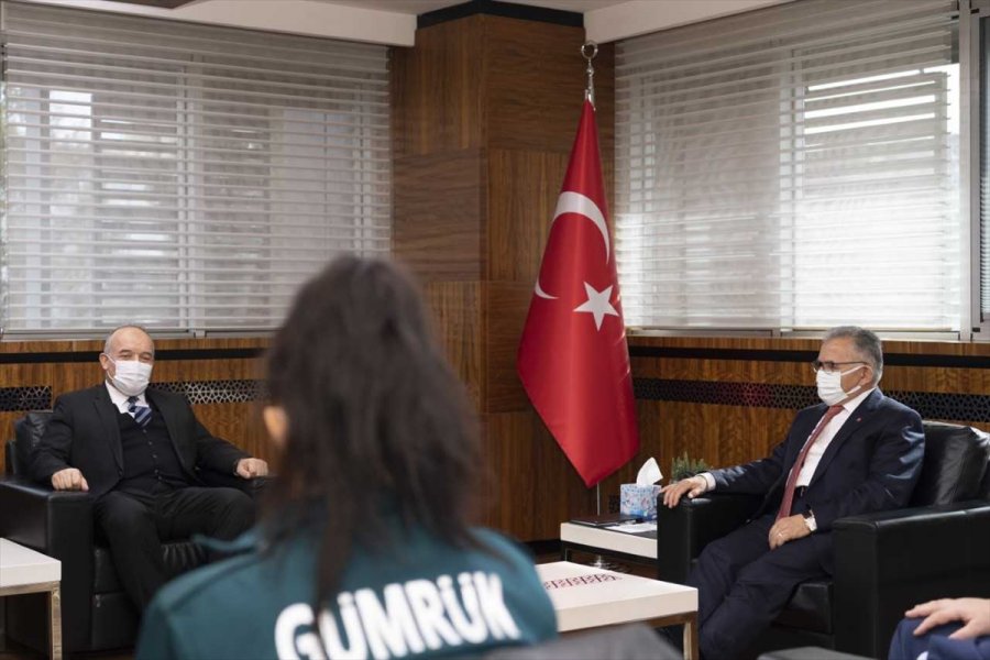 Kayseri Gümrük Müdürü Salim Bayram, Başkan Büyükkılıç'ı Ziyaret Etti