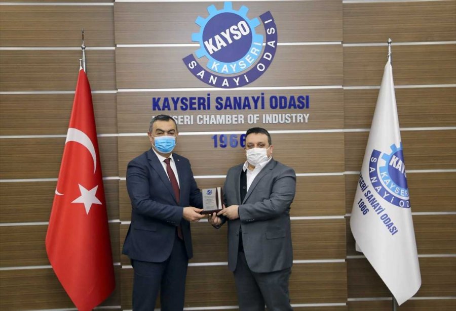 Kayso'dan 'En Hızlı Büyüyen İlk 100 Şirket' Arasına Giren Firmalara Plaket
